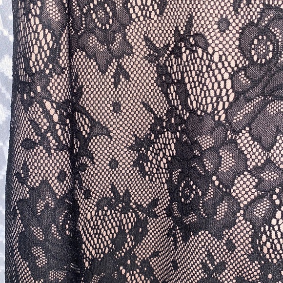 LACE BODYCON DRESS - Picture 2 of 4